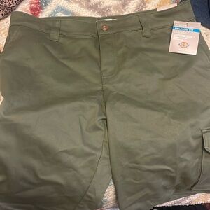 Women’s Dickies stretch cargo short relaxed fit